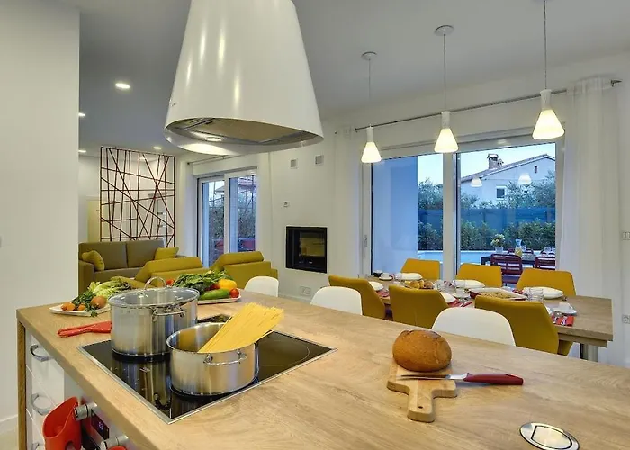 Villa In With Swimming Pool *