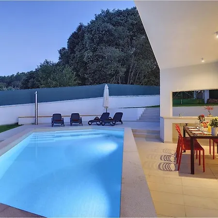 In With Swimming Pool Villa *