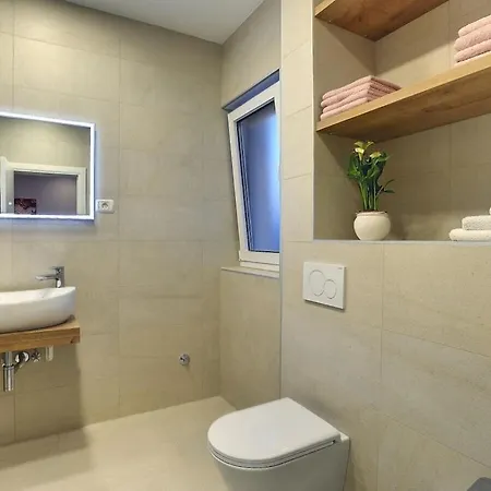 Villa In With Swimming Pool Pula