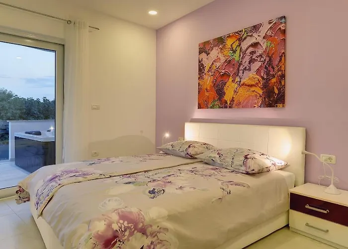 In With Swimming Pool Villa Pula