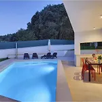 In With Swimming Pool Villa *